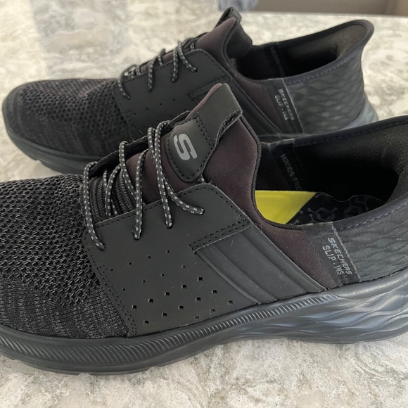 Sketchers Slip-In Sneaker - Picture 3 of 4